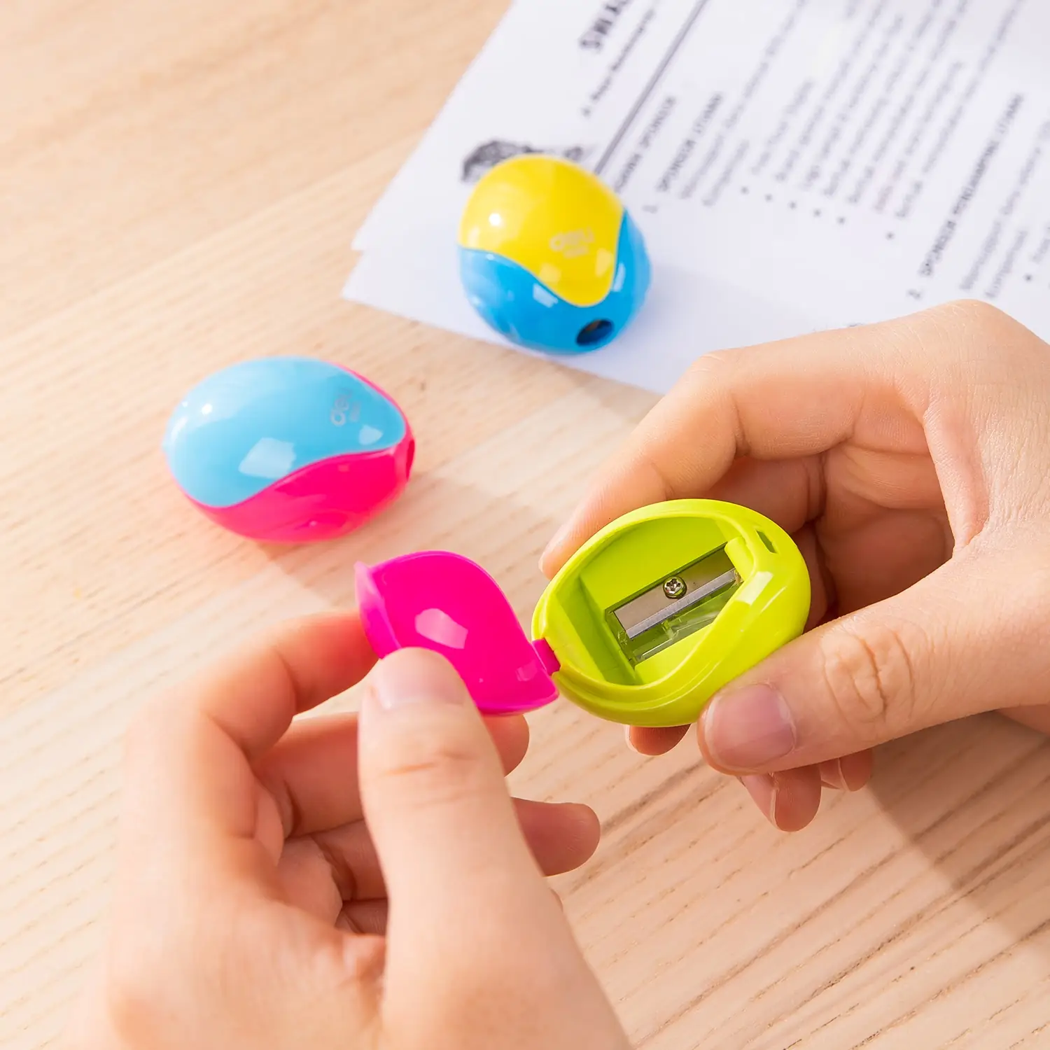 Sacapuntas con recipiente modelo Clams - Blister - Imagen 2