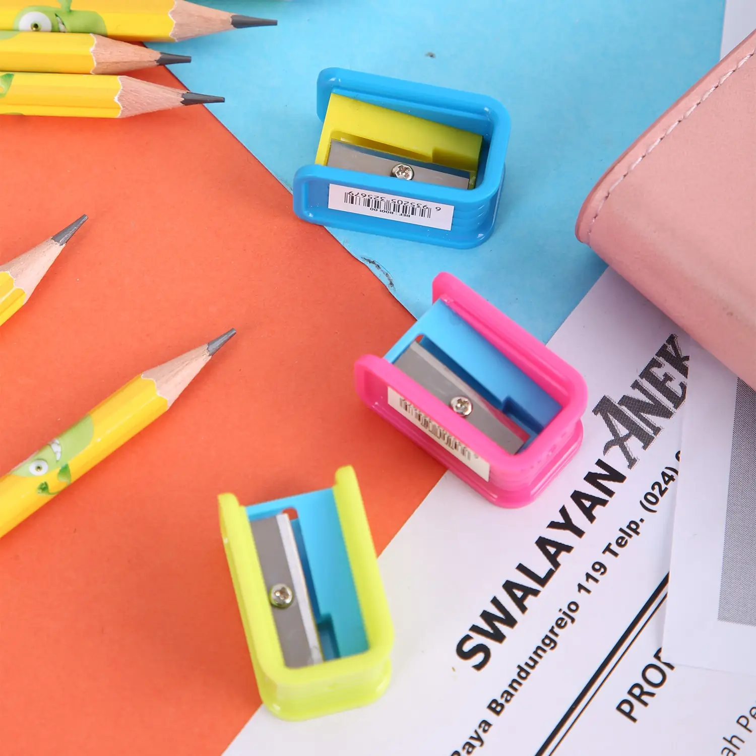 Sacapuntas POP con recipiente - Imagen 4